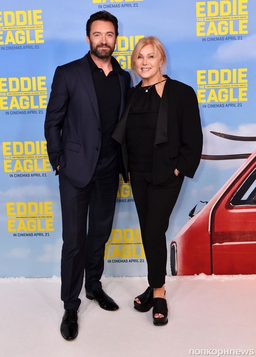 Хью Джекан с женой прибыл на премьеру фильма «Эдди «Орел» в Мельбурне