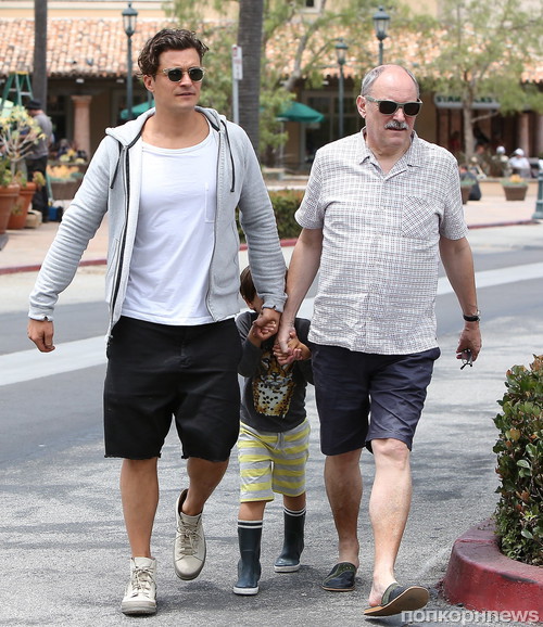 Орландо Блум отправился на прогулку со своим отцом и сыном Флинном