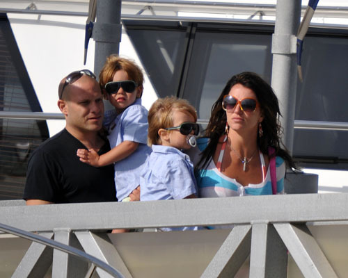 Бритни Спирс отдыхает с детьми на яхте