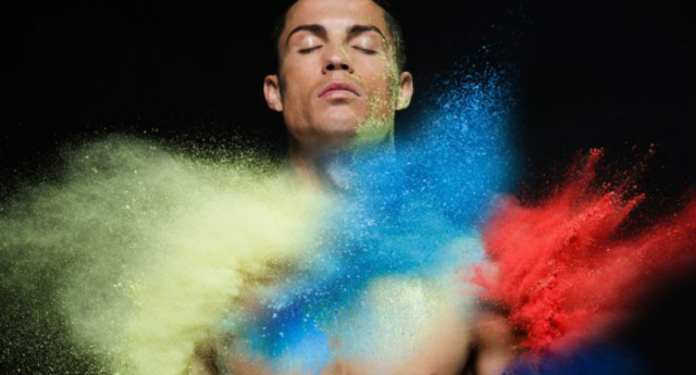 Криштиану Роналду «искупался» в краске на съемках рекламы нижнего белья