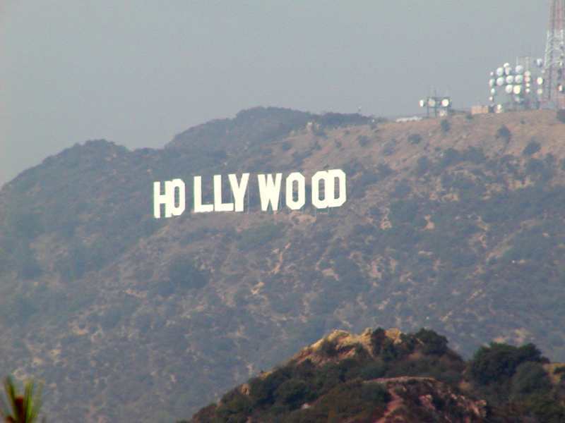Усилиями меценатов удалось спасти надпись Hollywood