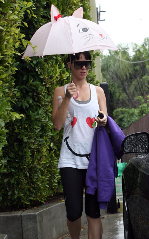Кэти Перри и ее милый зонтик