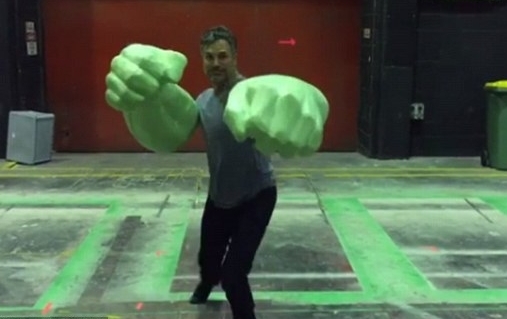 Марк Руффало показал руки Халка на съемках фильма «Тор: Рагнарек»