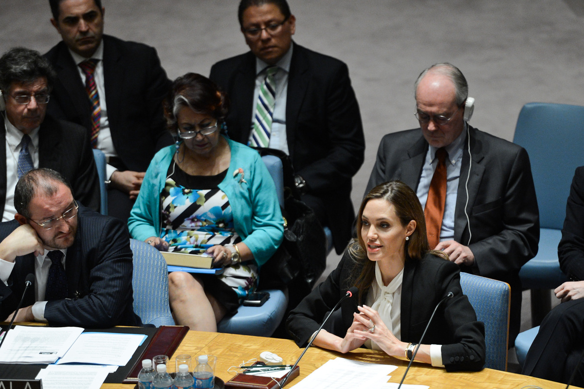 Анджелина Джоли требует прекратить сексуальное насилие на войне