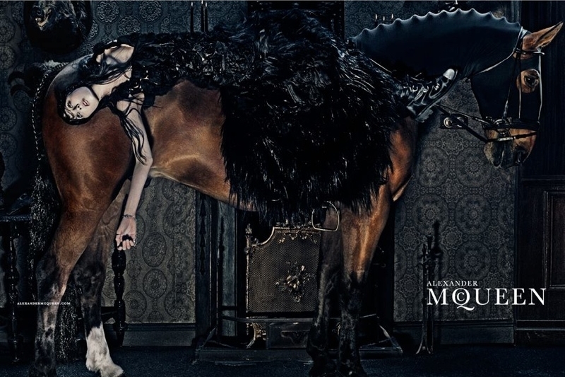 Рекламная кампания Alexander McQueen  Осень / Зима 2015
