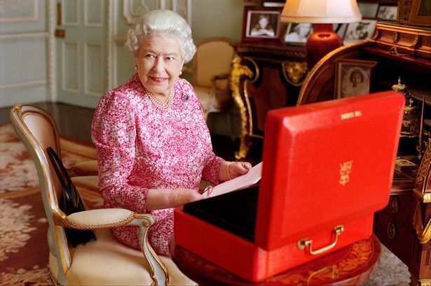Дочь Пола Маккартни сделала новый официальный снимок королевы Елизаветы II