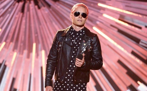 Джаред Лето приехал на MTV VMA 2015 с розовыми волосами