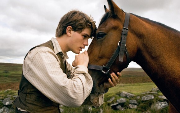 Фото со съёмочной площадки и первые кадры нового режиссерского проекта Стивена Спилберга «Боевой конь»