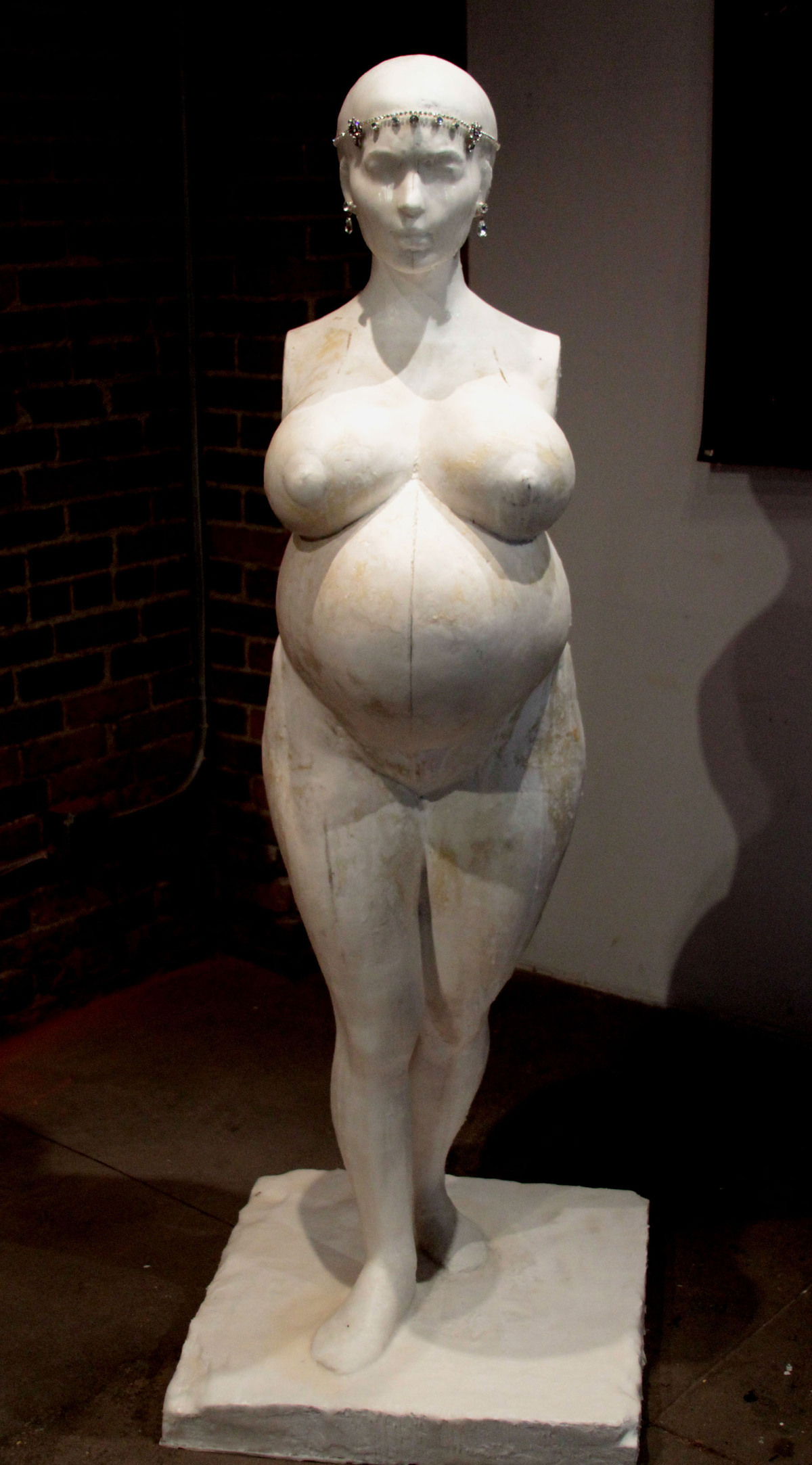 В Лос-Анджелесе выставлена скульптура Ким Кардашян