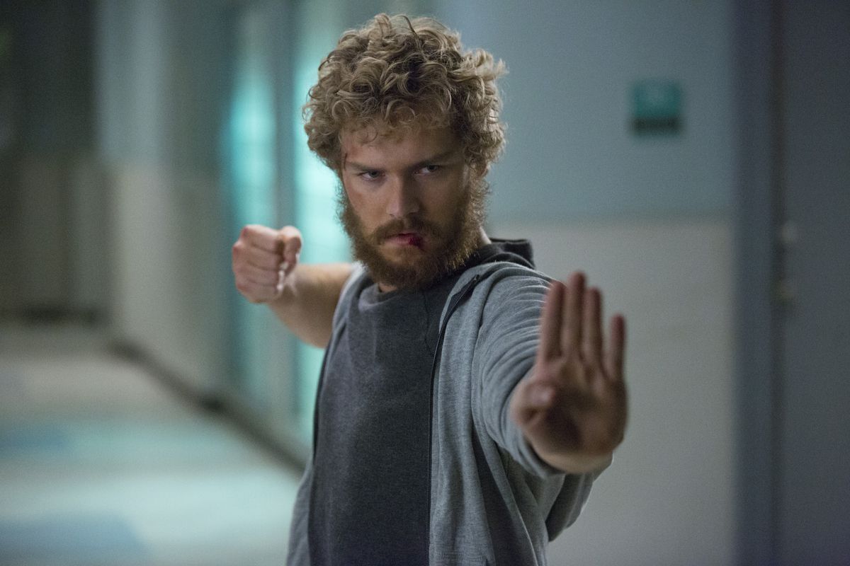 Фанаты Marvel просят Netflix не закрывать сериал «Железный кулак»