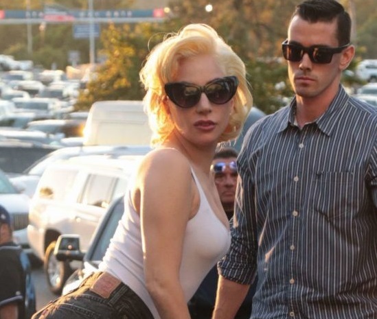Фото: Леди Гага с бойфрендом посетила бейсбольный матч в Лос-Анджелесе