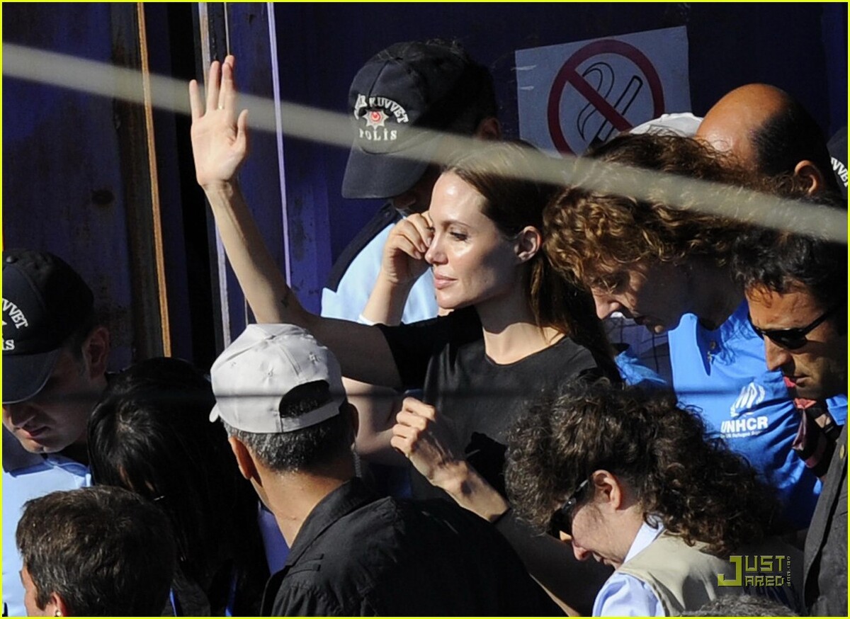 Анджелина Джоли навестила сирийских беженцев