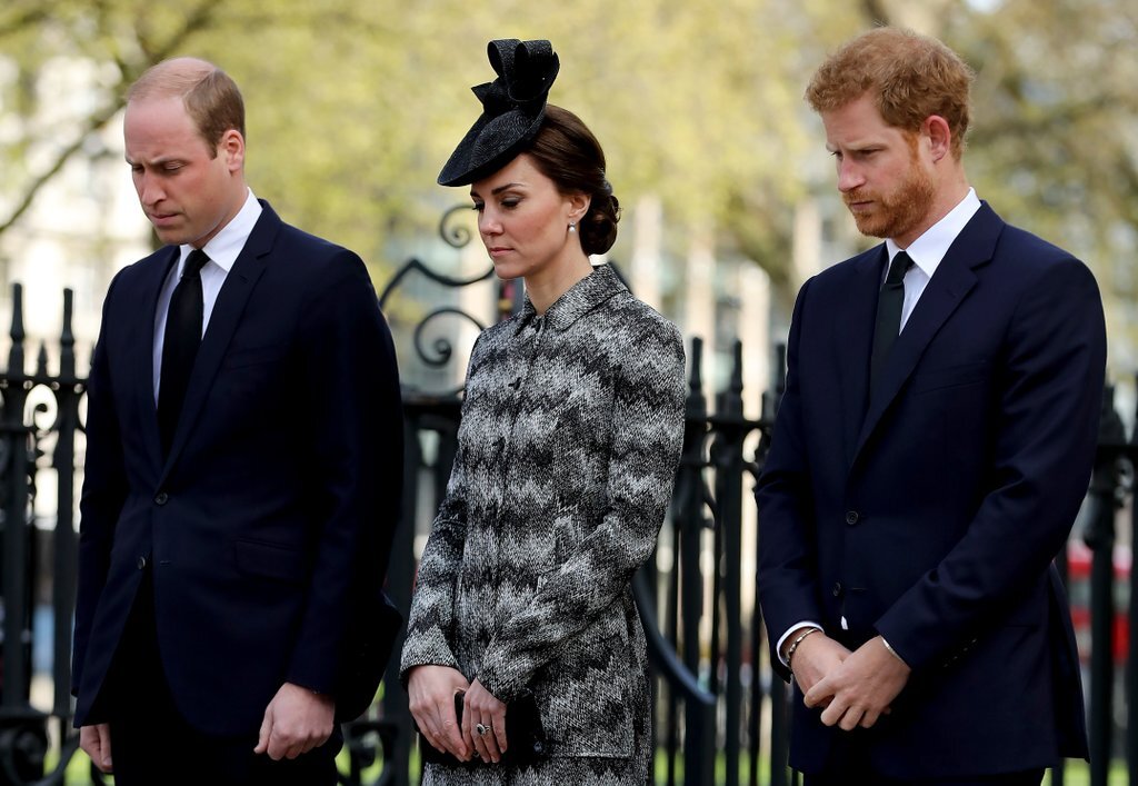 Кейт Миддлтон и принцы Уильям и Гарри посетили службу в память о жертвах теракта в Лондоне