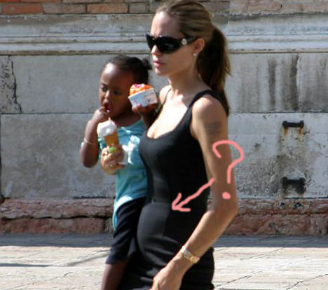 Джоли беременная фото