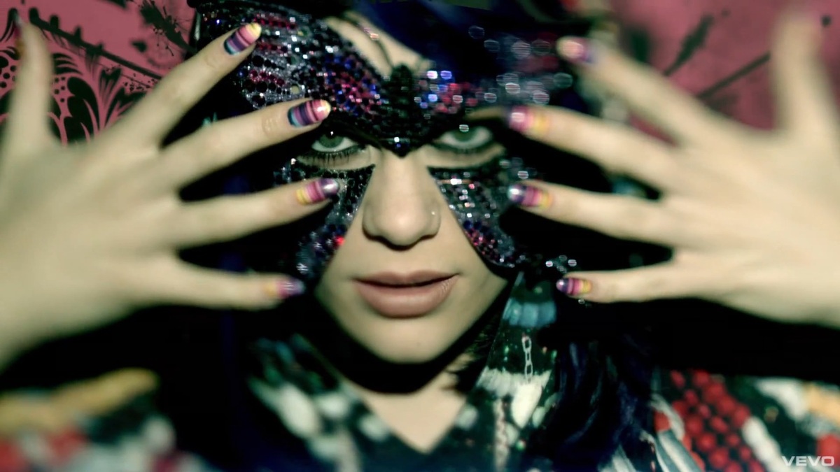 Новый клип Jessie J - "Domino"