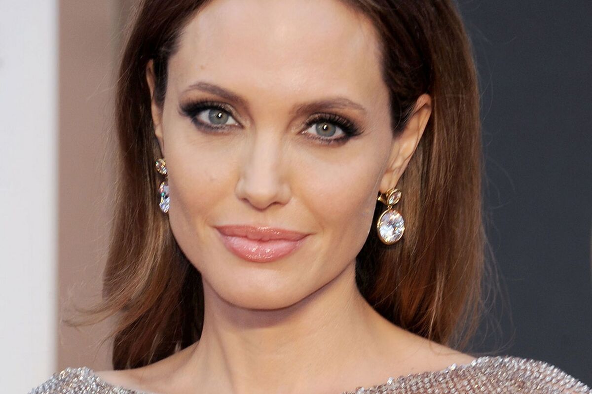 Анджелина Джоли высказалась против указа Дональда Трампа