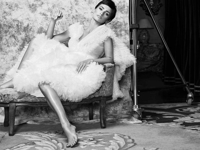 Пенелопа Крус продемонстрировала новую стрижку в фотосессии для испанского Vogue