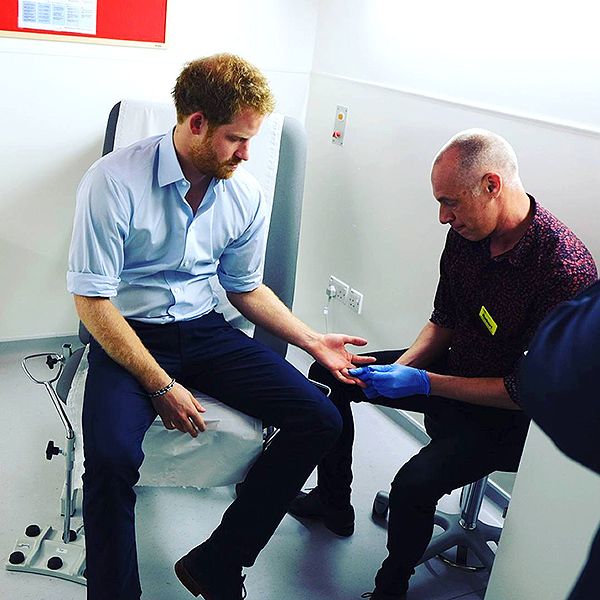 Принц Гарри сделал тест на ВИЧ в прямом эфире