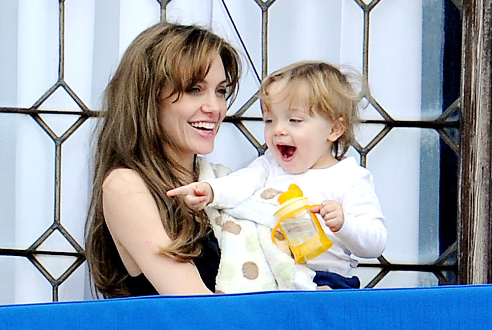 Анджелина Джоли и Вивьен: счастливые мама с дочкой