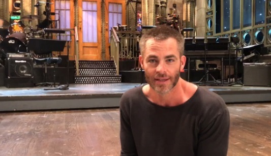 Видео: Крис Пайн демонстрирует танцевальные таланты в промо шоу SNL