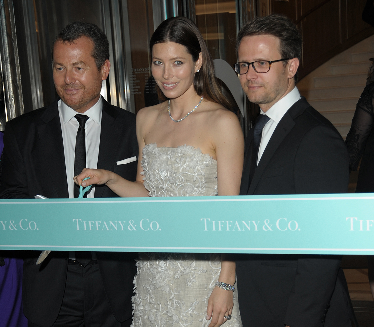 Джессика Бил и Хилари Суонк на открытии магазина Tiffany & Co в Париже
