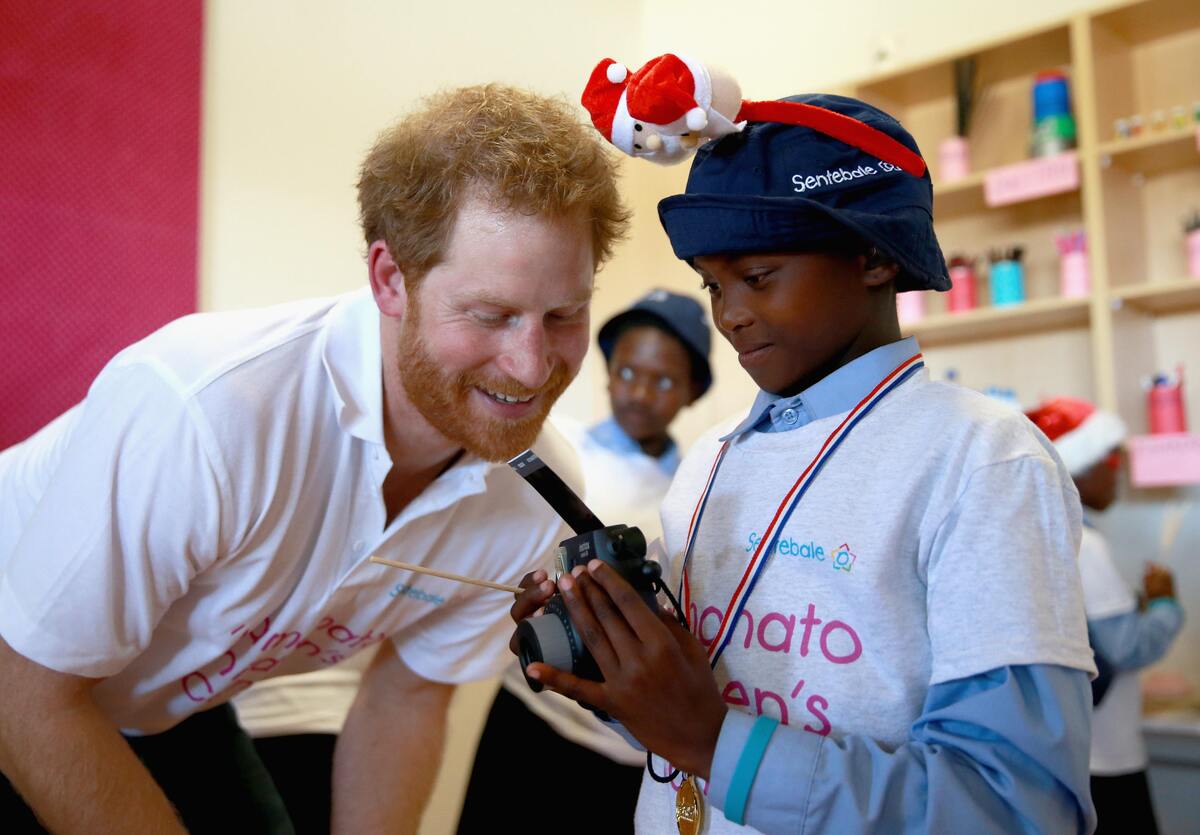 Принц Гарри открыл детский центр в Африке