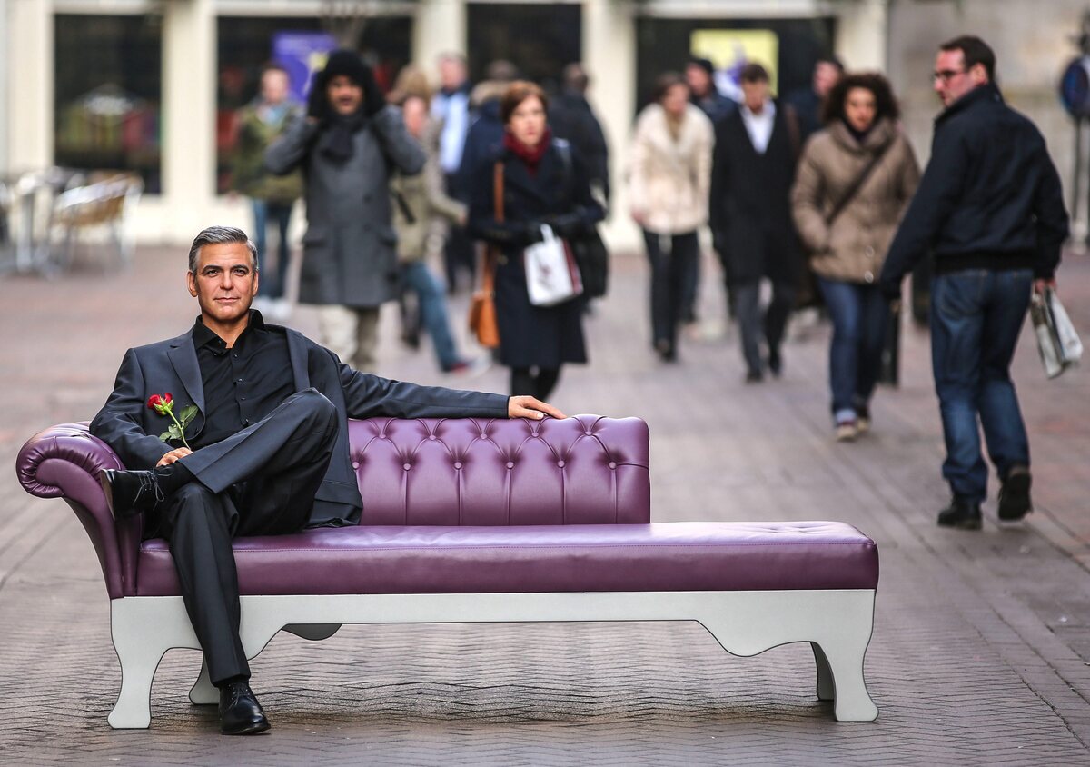 На улицах Лондона появился восковой Джордж Клуни