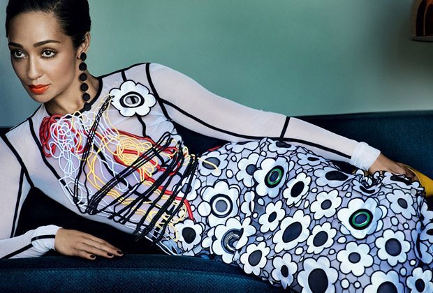 Рут Негга украсила обложку январского Vogue