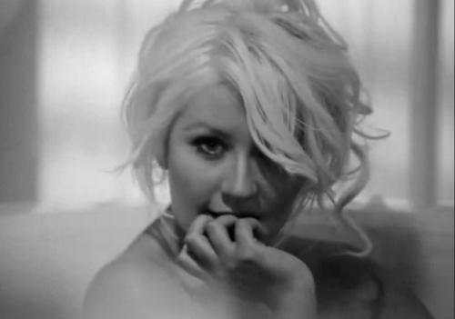 Кристина Агилера в рекламном ролике своего аромата Red Sin