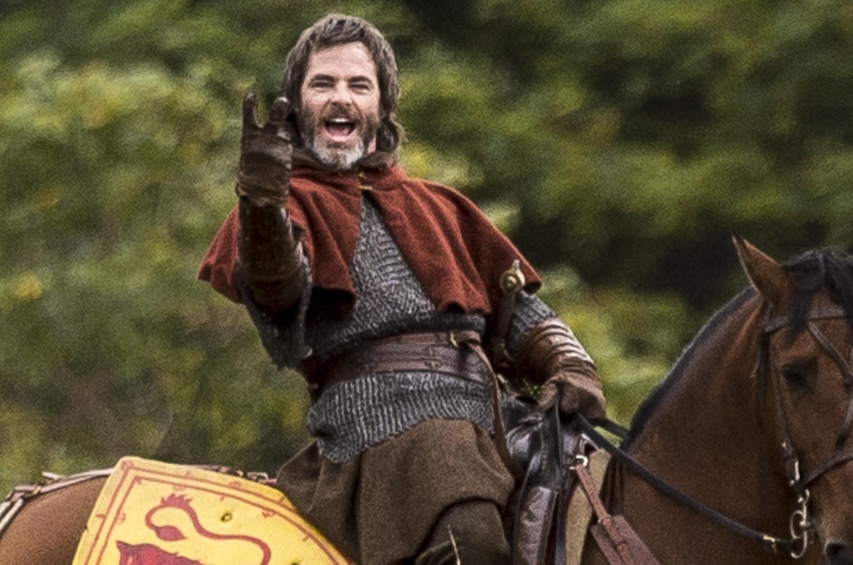 Первые фото: Крис Пайн в образе короля Шотландии на съемках нового фильма