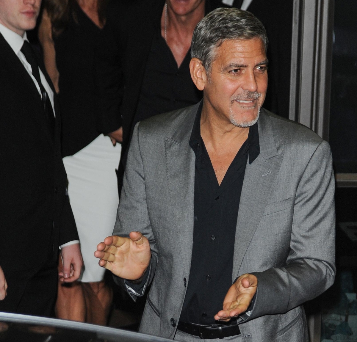 Соседи намерены подать в суд на Джорджа Клуни