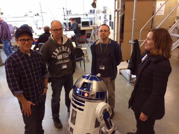 Джей Джей Абрамс представил обновленного R2-D2