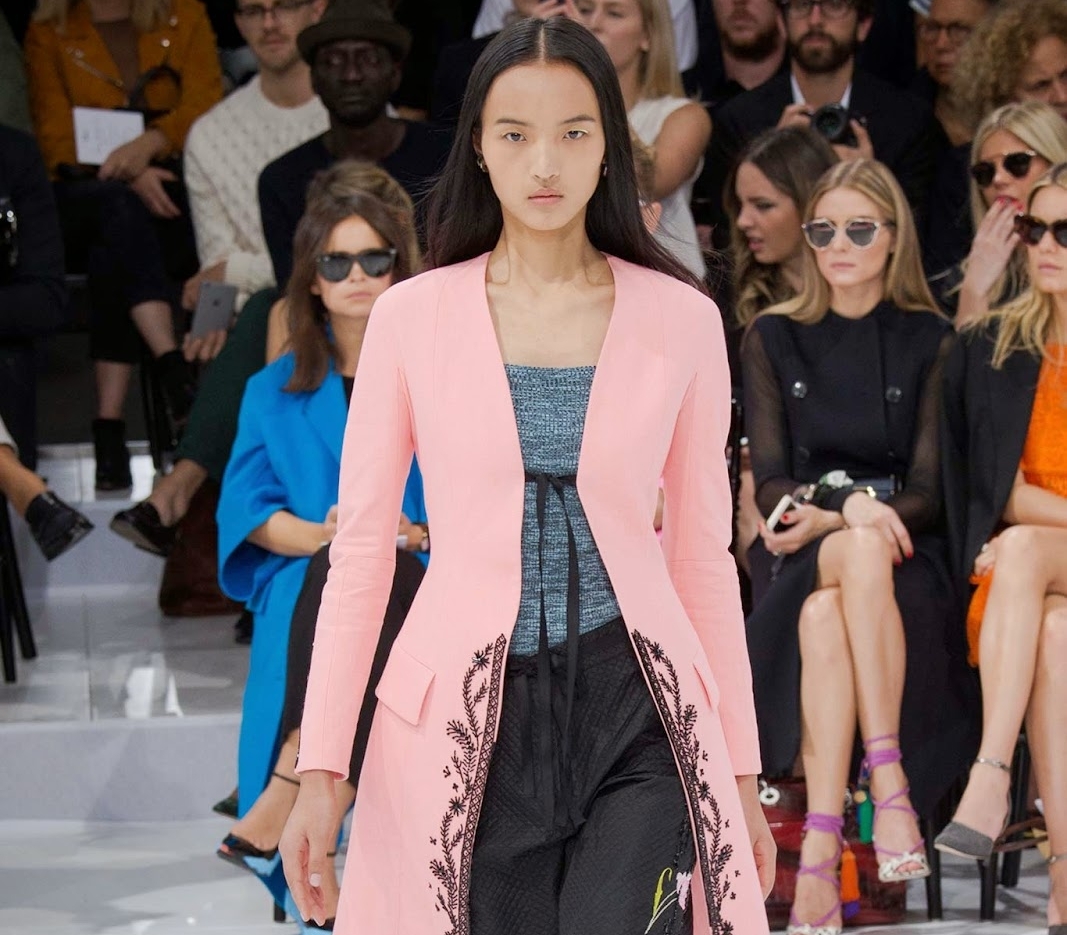 Модный показ новой коллекции Christian Dior. Весна / лето 2015