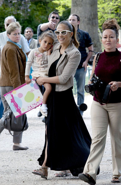 Дженнифер Лопес с детьми в Париже