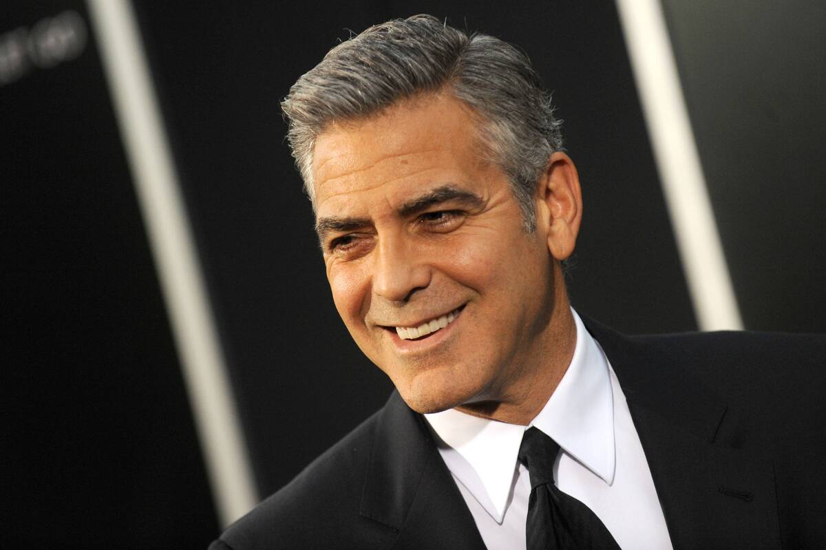 Видео: Джулия Робертс и Сандра Буллок сплетничают о Джордже Клуни