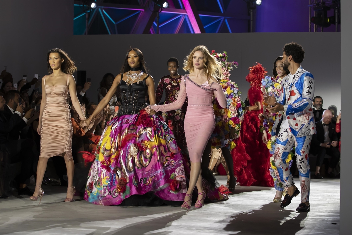 Наоми Кэмпбелл, Наталья Водянова и другие звезды на благотворительном показе Fashion For Relief в Каннах