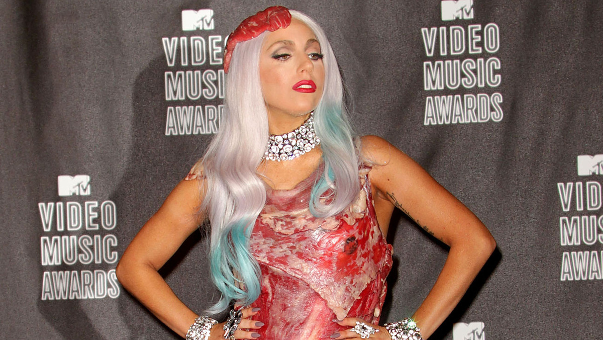 Мясное платье Леди Гага можно попробовать в ресторане