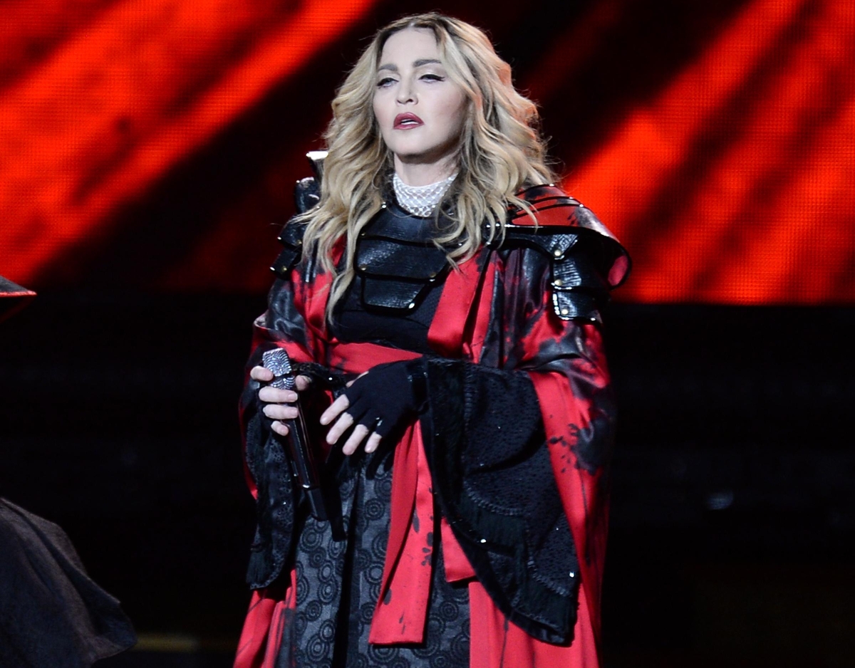 Сын Мадонны оскорбил мать в Instagram