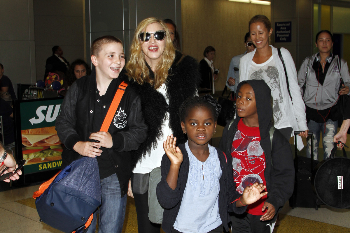 Мадонна потратила на семью своего бойфренда 100 000 долларов