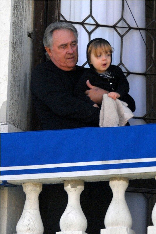 Нокс Джоли-Питт проводит время со своим дедушкой