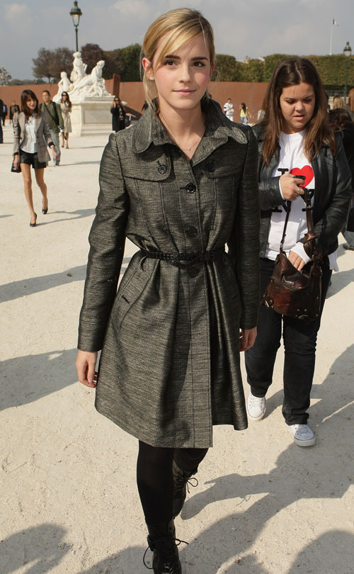 Эмма Уотсон на парижской неделе моды