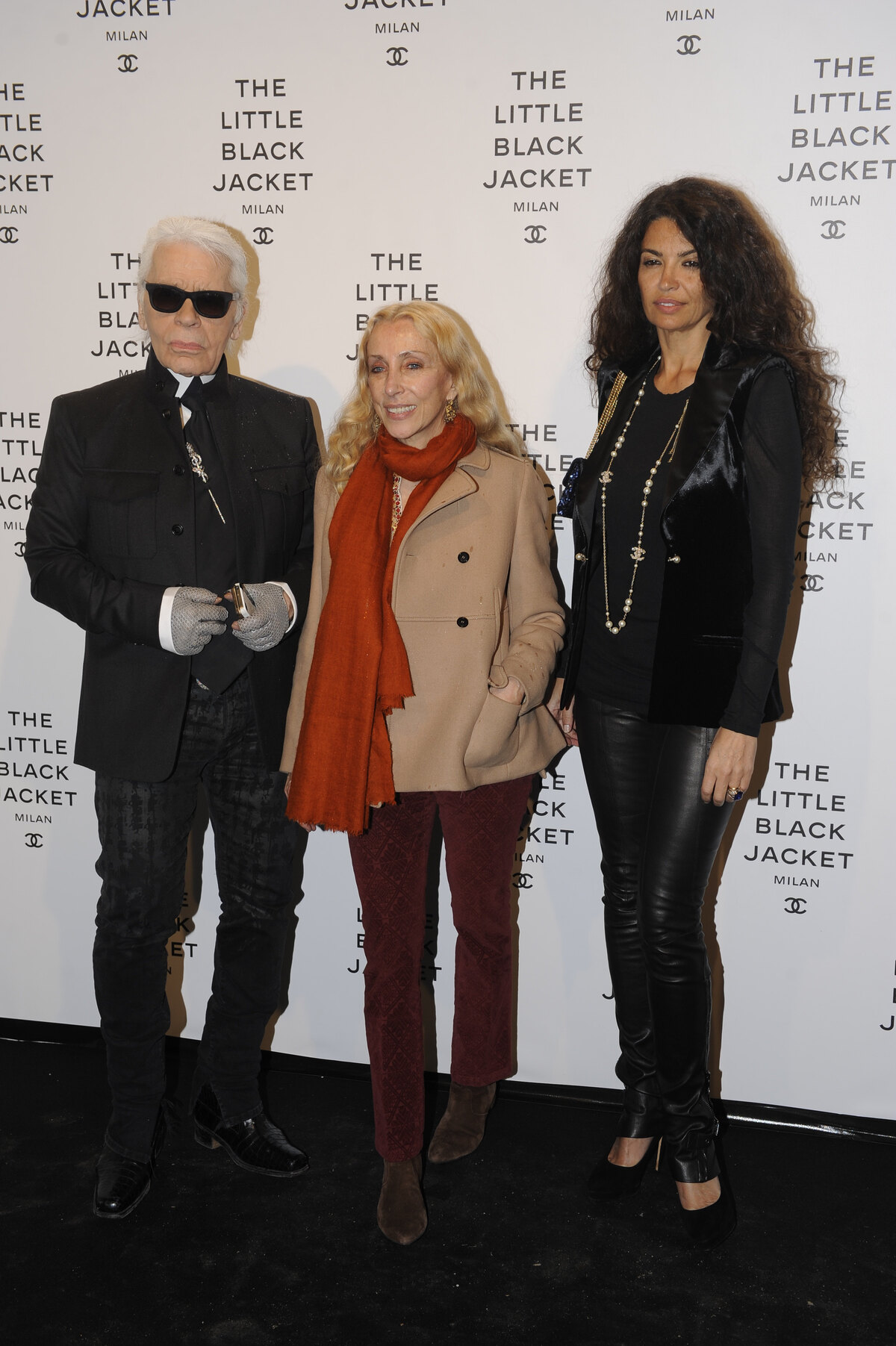 Звезды на открытии выставки Chanel The Little Black Jacket в Милане