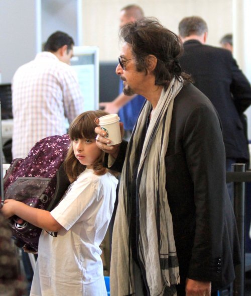 Аль Пачино с близнецами в аэропорту Лос-Анджелеса