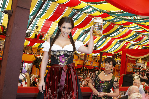 Ким Кардашиан на пивном фестивале Oktoberfest