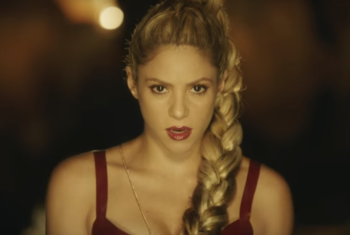 Видео: Шакира представила новый клип на песню Perro Fiel