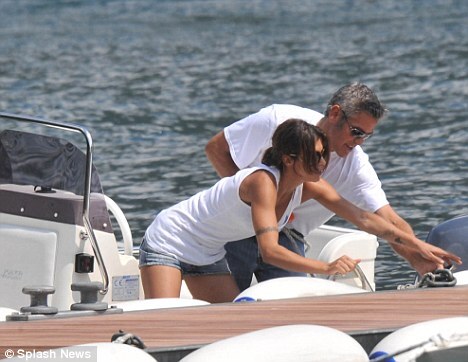 Джордж Клуни отдыхает с новой девушкой