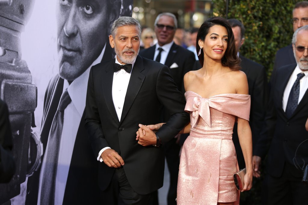 Джордж и Амаль Клуни пожертвовали 100 тысяч долларов детям-иммигрантам