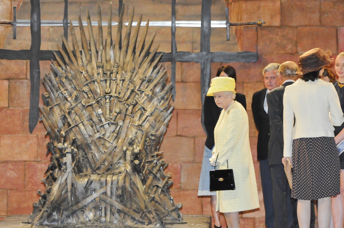 Королева Елизавета II на съемках "Игры престолов"