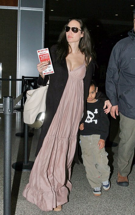 Анджелина Джоли избегает встреч с Дженнифер Энистон