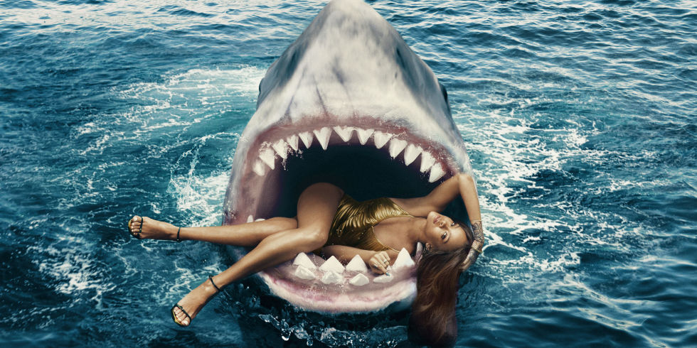 Фото Рианны в пасти акулы для Harper&#39;s Bazaar признали самой модной обложкой года